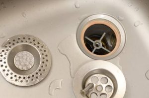 Como Higienizar a Sua Pia para Evitar um Entupimento